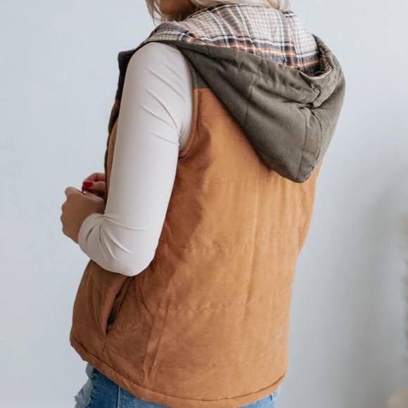 NWT Hem & Thread Plaid Contrast Camel Puffer Hooded Vest Hoodie - Picture 4 of 7